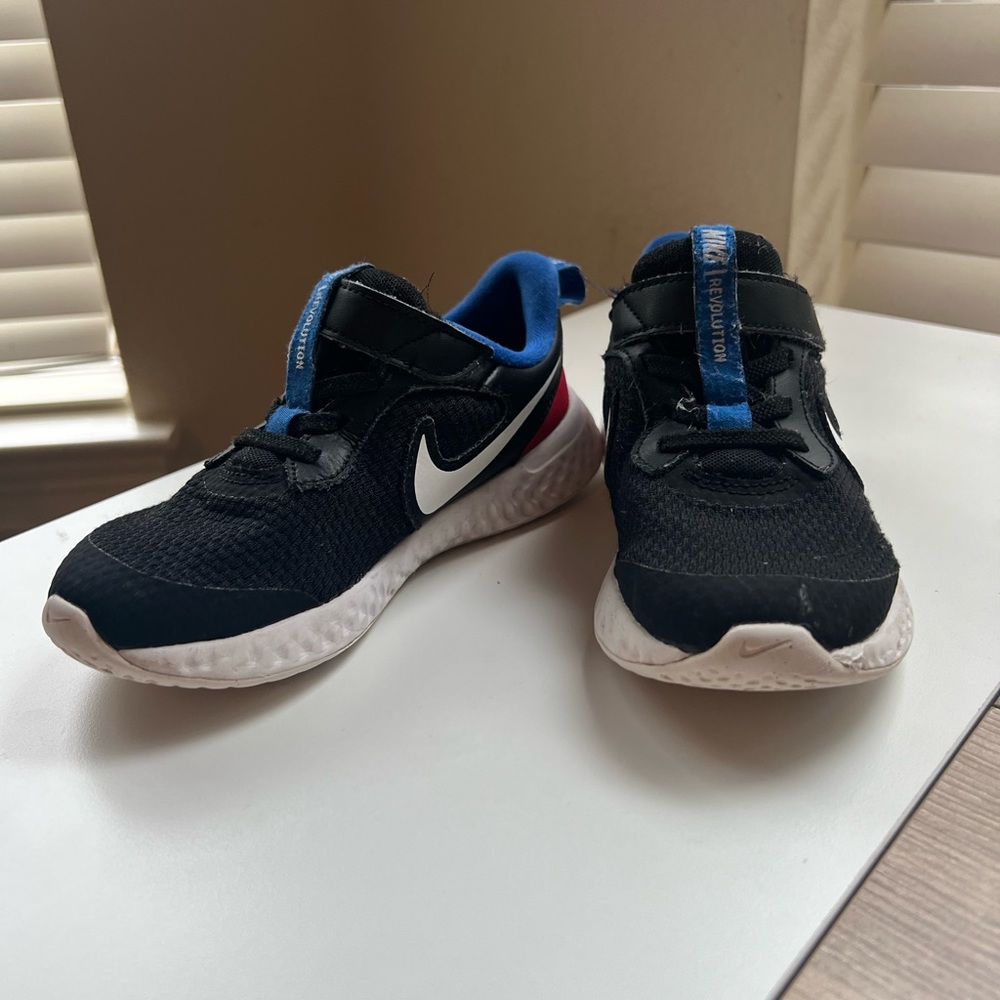 Boys Nike Revolution Tennis Shoes Sneakers